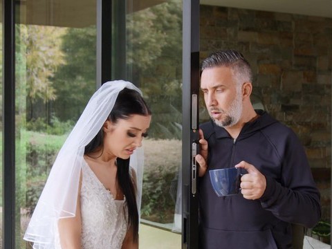 CumCommandos presents: Closeup video of newly runaway bride jazmin luv getting fucked hard